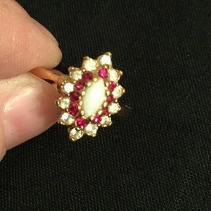 🌹REDUCED🌹 NWOT costume opal, ruby & diamond ring